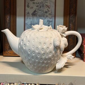 Grace's Teaware Strawberry Teapot